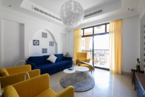Chic 2BR with Burj Khalifa View in Souk Al Bahar